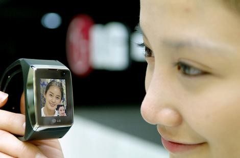 Lgwatchphone_wideweb__470x311,0